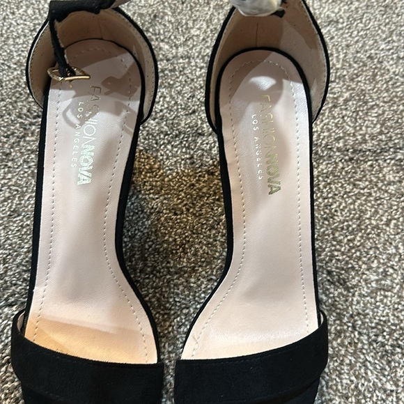 Go with everything heels - Picture 8 of 9